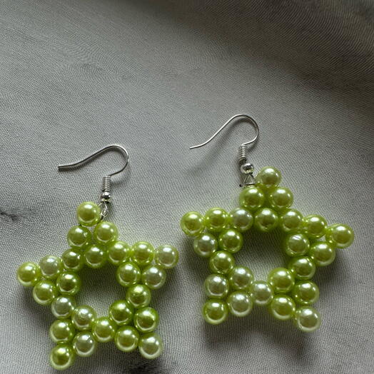 Soft green glorious star earrings
