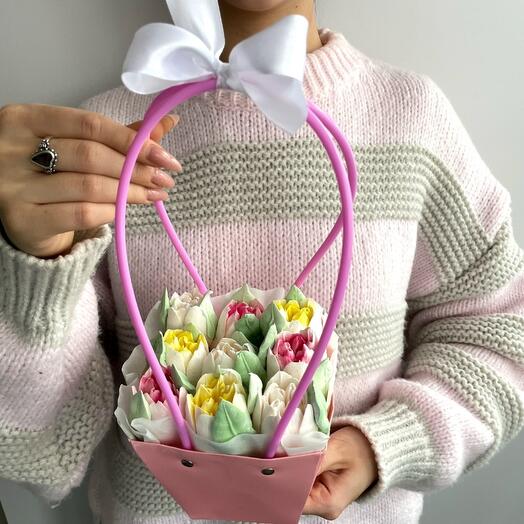 Зефирные тюльпаны в корзинке в подарок маме, коллеге, дочке, учителю