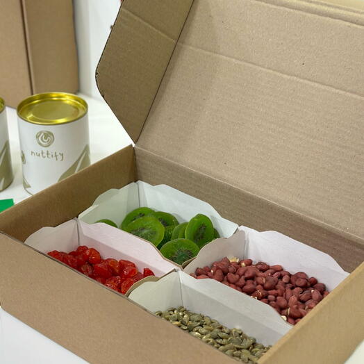 Set peanuts, pumpkin seeds, dried cherries, dried kiwi