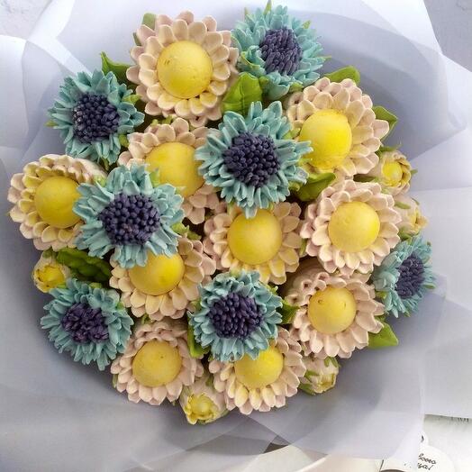 Daisies and cornflowers from marshmallows as a gift to mom