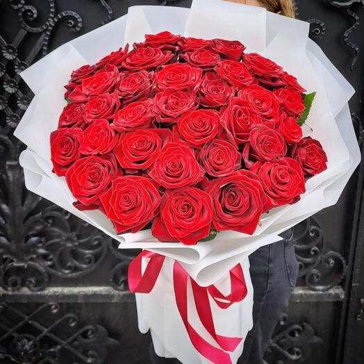 30 red roses