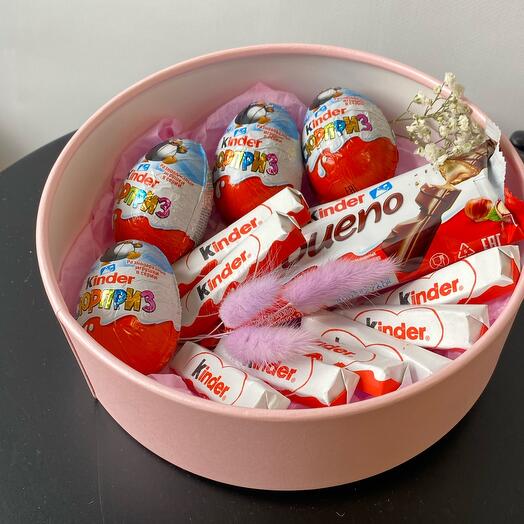Коробочка з кіндерами
