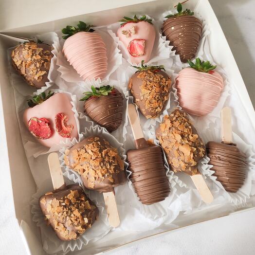 Набор клубника и бананы в шоколаде угощение на праздник