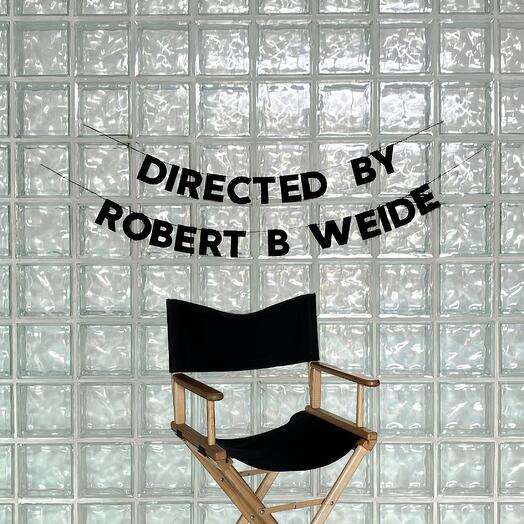 Гирлянда DIRECTED BY ROBERT B. WEIDE