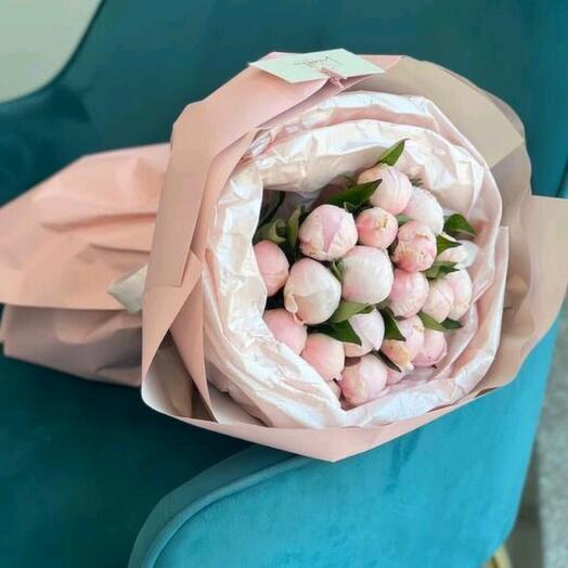 Букет из пионов