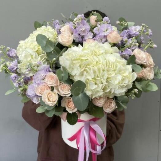 Цветочная композиция из пионовидных роз,гортензии и ароматной маттиолы 🌸(000300050002)