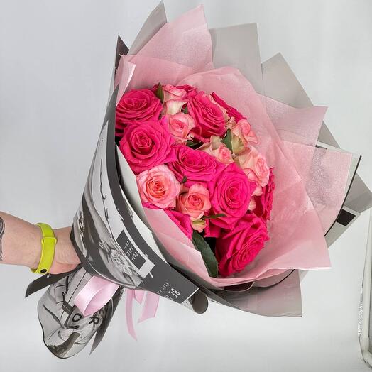 Flowers pink roses in a bouquet
