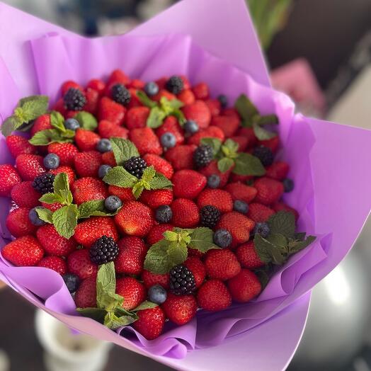Ramo de fresa violeta