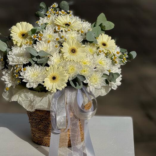 Basket with persistent flowers