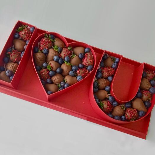 Клубника в шоколаде «I LOVE YOU» + подарок