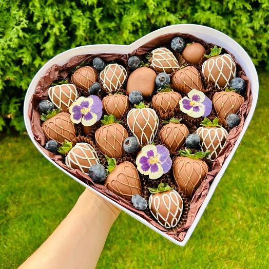 Сердце клубничное 9