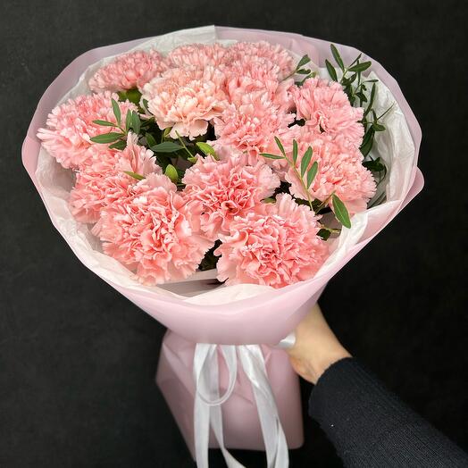 Bouquet with carnation "Raspberry ice cream"