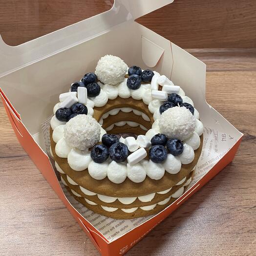 Медовый торт с ягодной начинкой