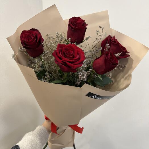 Small red roses bouquet