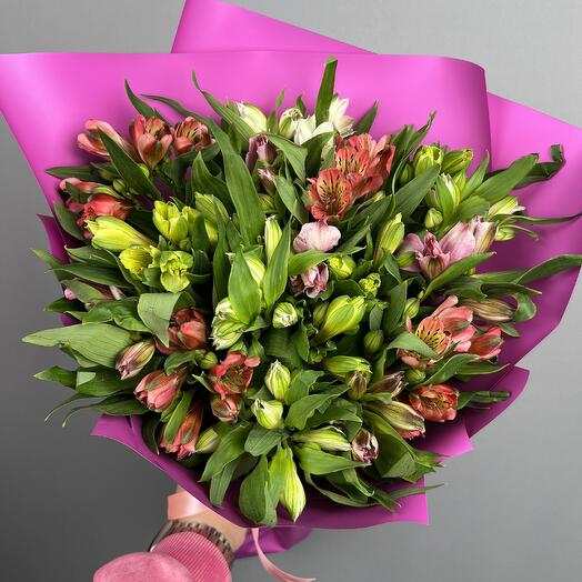 Bouquet of juicy alstroemeria
