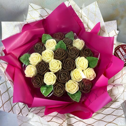 Букет роз из темного и белого бельгийского шоколада