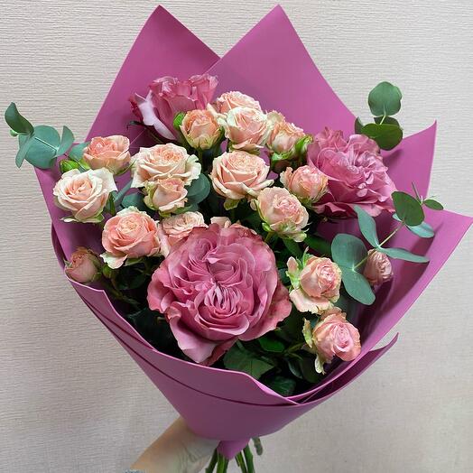 Букет Пионовидные розы с эвкалиптом