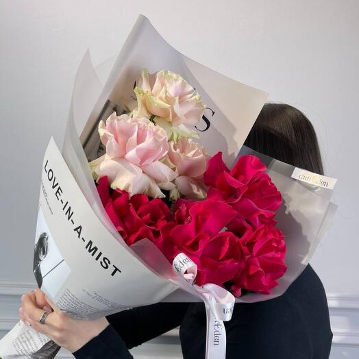 Monobucket of contrasting French roses (7)