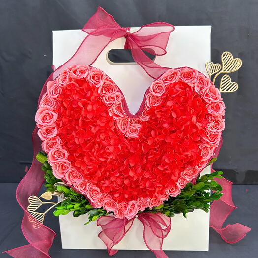 Dried flowers box heart shape