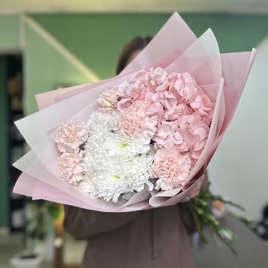 Pink and white🤍🩷 Авторский букет из гортензий , кустовых хризантем и диантуса