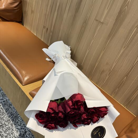 15 red roses