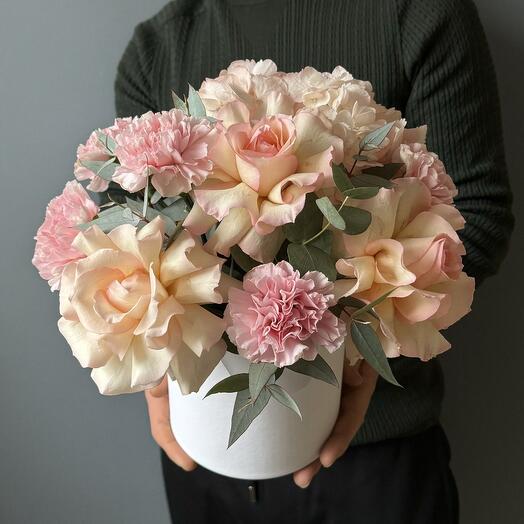 Французские розочки с гортензией и диантусами с эвкалиптом 💗