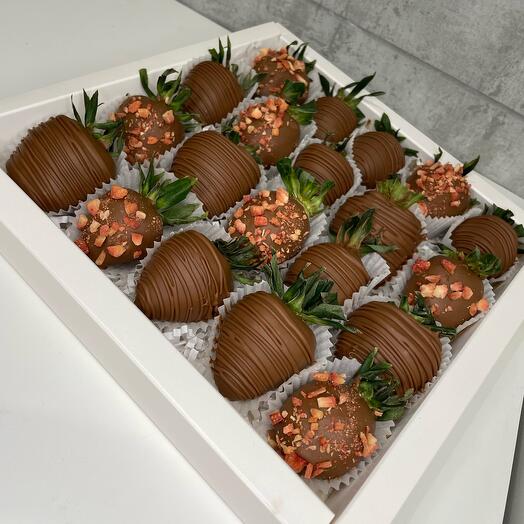Set of chocolate-covered strawberries 16-20pcs