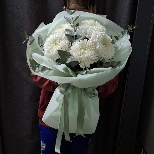 A bouquet of 5 white chrysanthemums and eucalyptus.