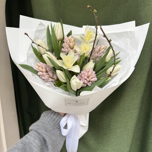 Весенний букет на 8 марта с гиацинтами
