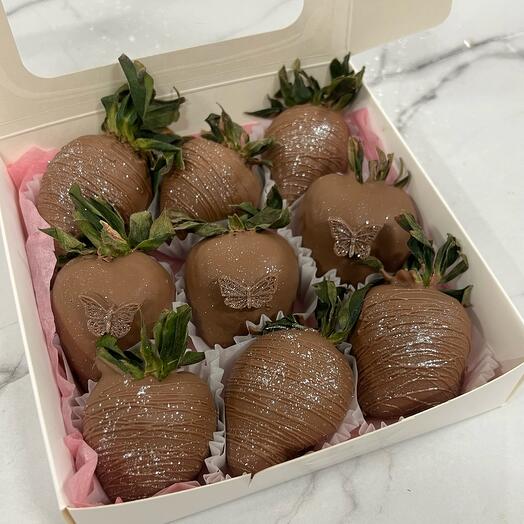 9 клубник в молочном шоколаде