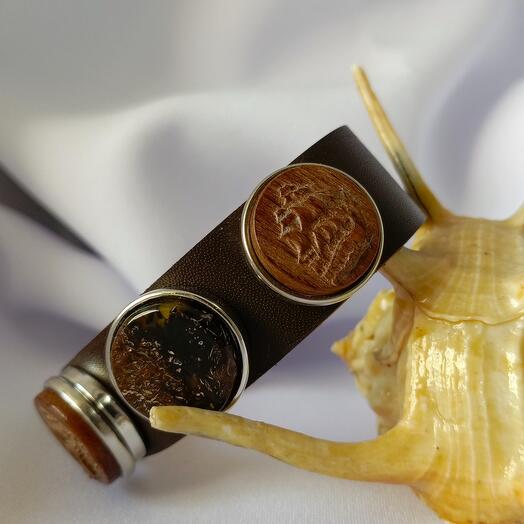 Браслет с комплектом сменных кнопок. 01