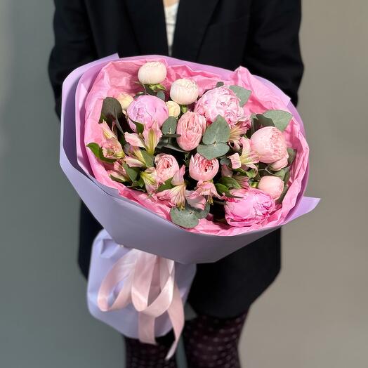 St bouquet 174 with pink peonies Sarah