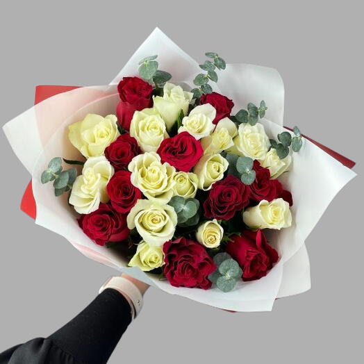 25 Red And White Roses