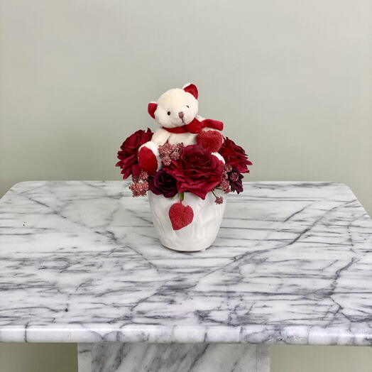 Kunstblumengesteck mit Teddybar in der Vase