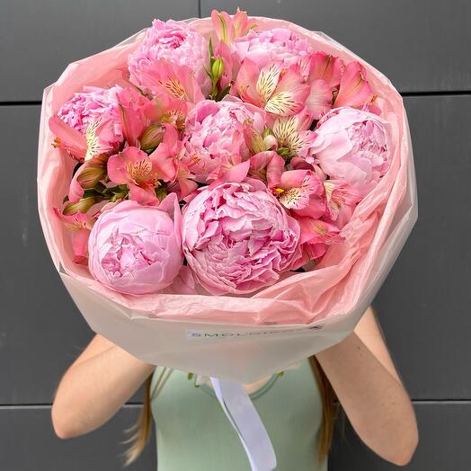 Розовые пионы в букете 💕