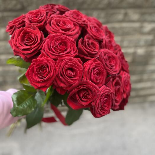 35 красных роз