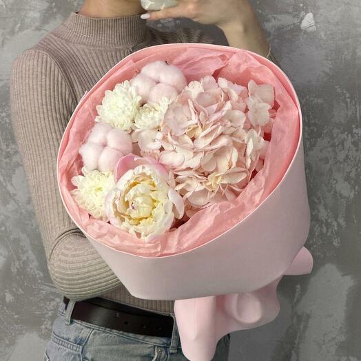 Нежный букет с гортензией, пионом, хризантемой и хлопком🌸
