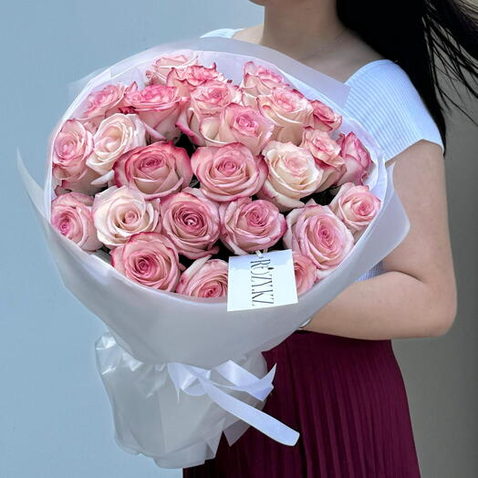 Моно букет из 25 розовых роз