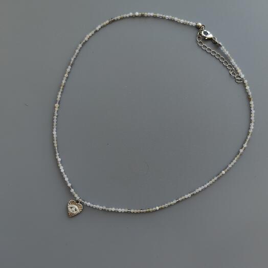 Колье из аметиста с кулоном сердца