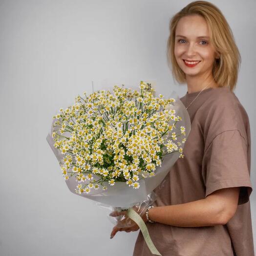 Летний букет из кустовых ромашек, 25 шт