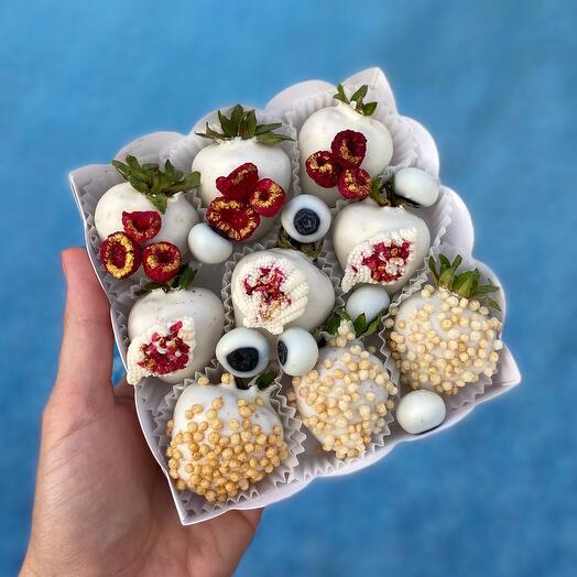 Клубничный набор с ракушками,малиной и голубикой