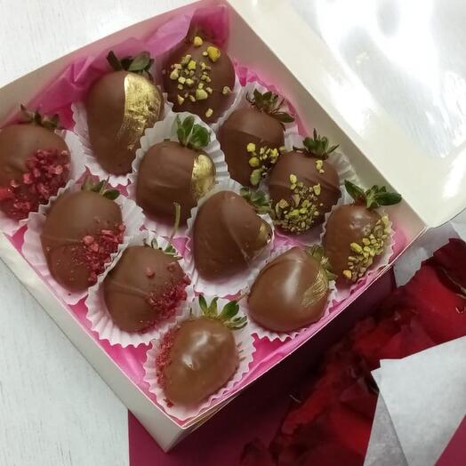 Клубника в шоколаде из 12 шт