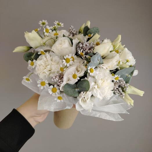 Цветы в кофейном стаканчике