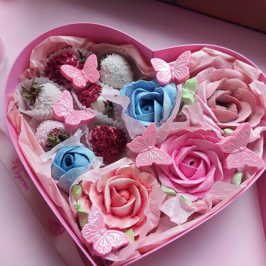 Набор с зефирными розами и клубникой в шоколаде "Сердце"🦋🌺🍓️