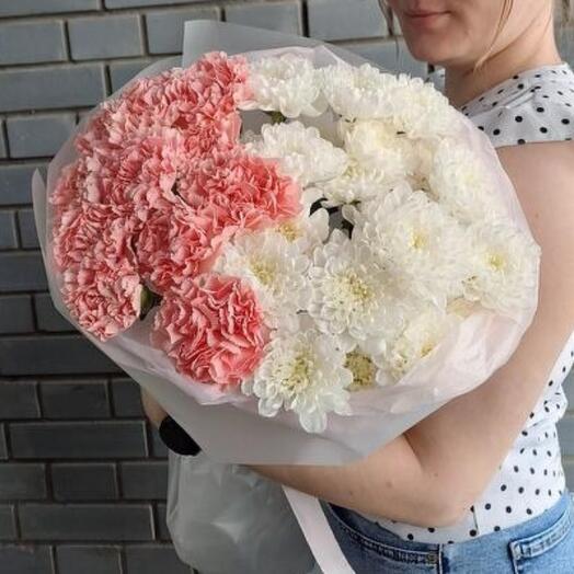 Букет из диантусов и хризантем