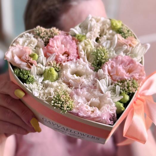 Композиция сердце 💖 Эустома, винтажная хризантема и седум