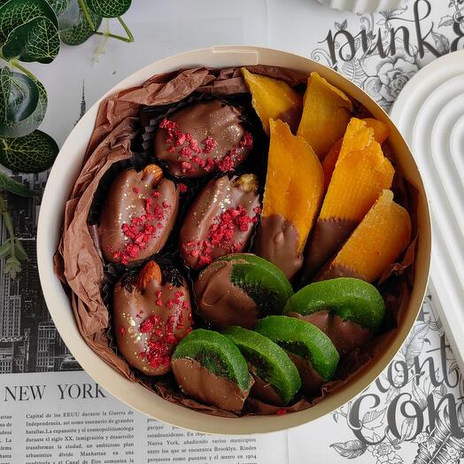 Набор сухофруктов в шоколаде (королевские финики, манго, киви)