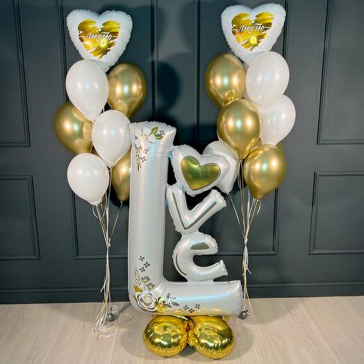 Композиция из 20 белых и золотых хромированных шаров со стойкой Love