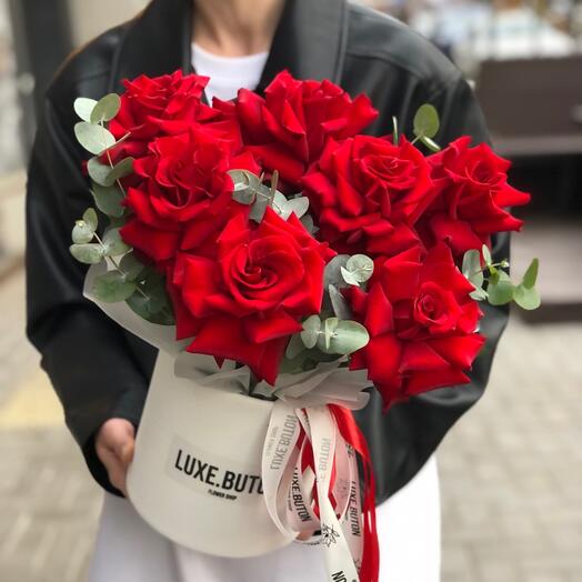 🌺🌺🌺Цветы в шляпной коробке с красными ажурными розами