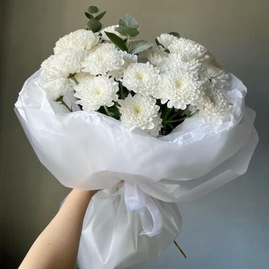 Мини букет из хризантем